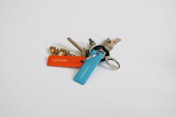 Bild på en nyckelknippa med taggar